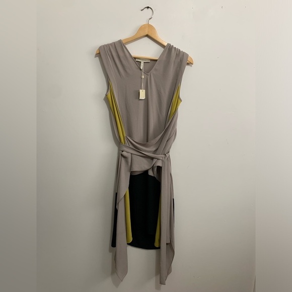 BNWT BCBGMaxAzria Women's Gray and Yellow Dress size S - Picture 2 of 3